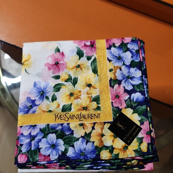 ❤️ Yves Saint Laurent Handkerchief Cotton - Picture 1 of 8